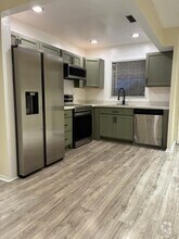 Building Photo - 6001 Shaker Wood Cir