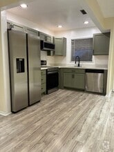 Building Photo - 6001 Shaker Wood Cir