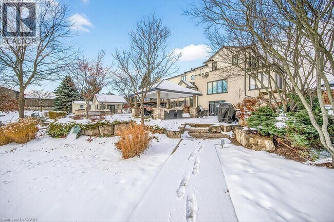 Photo du bâtiment - 1326 Butter Rd W