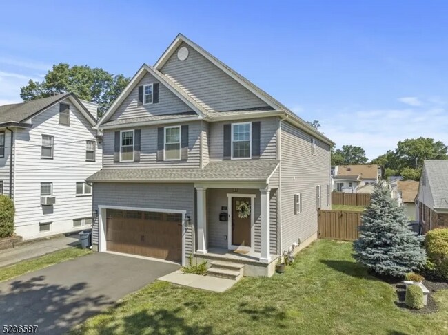 Foto del edificio - Modern Colonial Single-Family Home