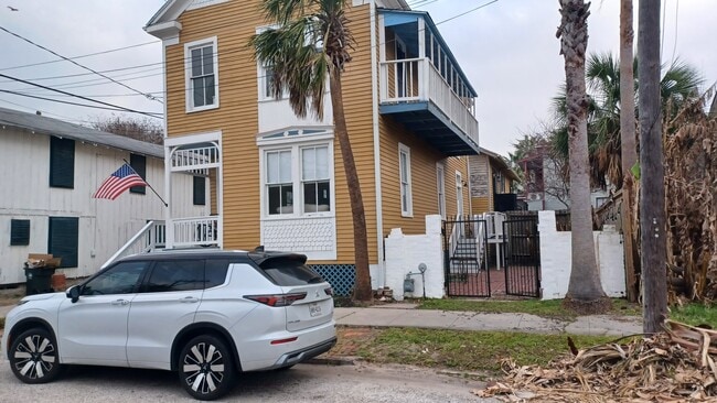 Building Photo - 514 17th St