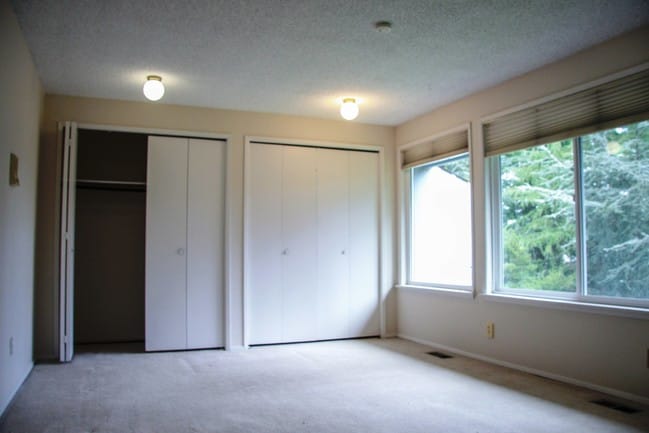 Building Photo - 926 Blue Heron Ave NE