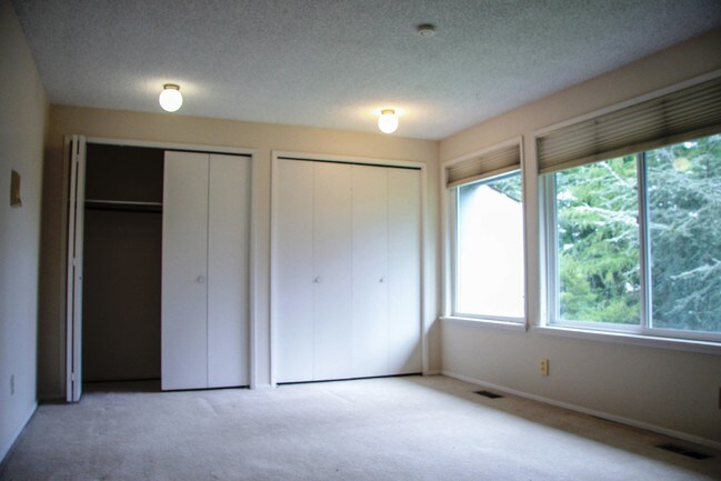 Foto del edificio - 926 Blue Heron Ave NE