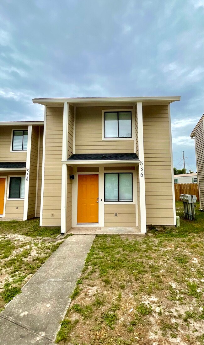 Unit 836 - 836 West St