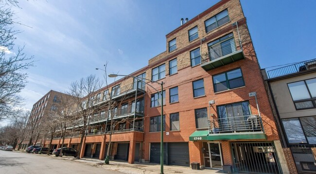 Foto del edificio - 1740 N Marshfield Ave
