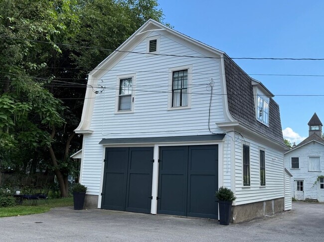 Building Photo - 208 Lake Ave