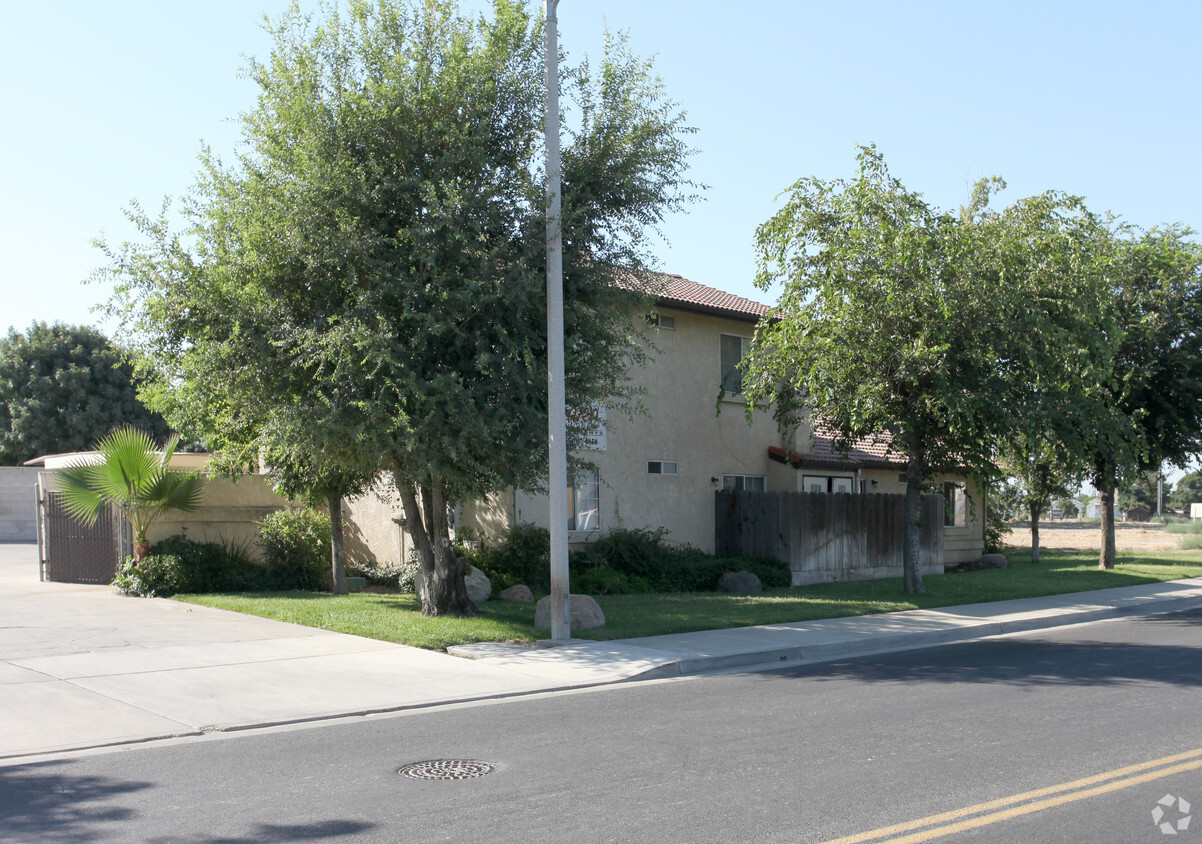 Primary Photo - 323 Campus Dr