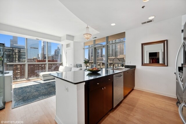 Foto principal - 8 E Randolph St