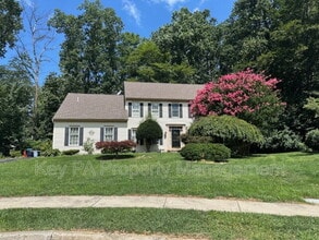 Building Photo - 16 Brookhollow Dr