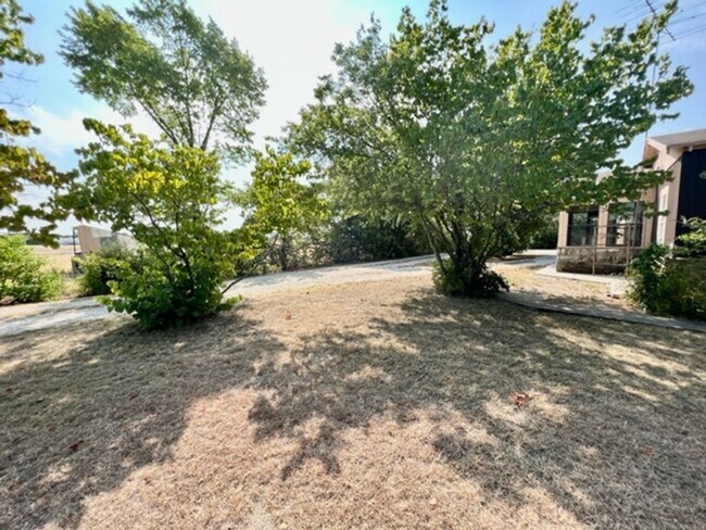 Foto del edificio - Charming Farm House 2/1 in Elm Mott
