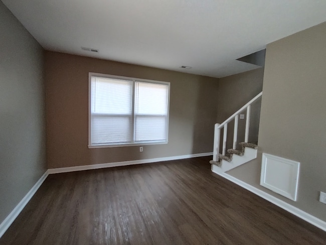 Building Photo - 705 Smithdale Dr