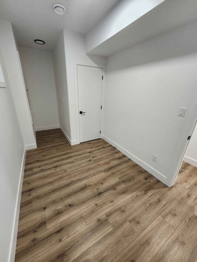 Photo du bâtiment - 8719 77 Ave NW