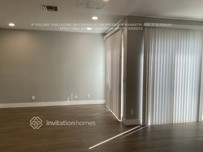 Foto del edificio - 5828 NW 120th Ave