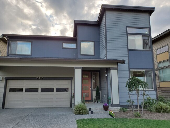 Building Photo - Gorgeous Executive Home Available Now!