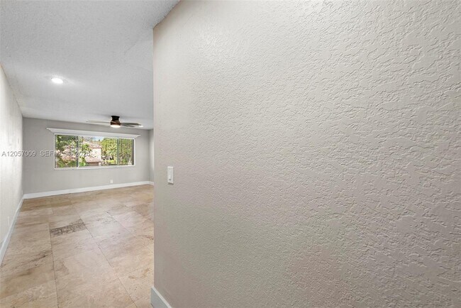 Building Photo - 3242 Coral Ridge Dr