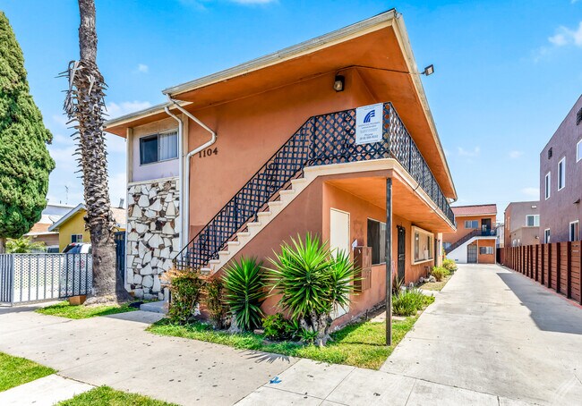 Foto del edificio - 1104 Cherry Ave