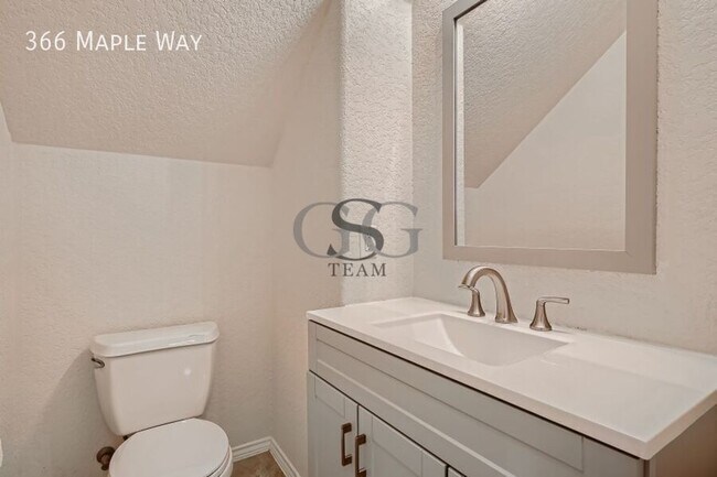 Building Photo - 366 Maple Way