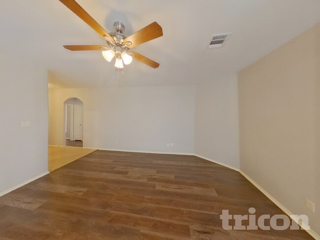 Building Photo - 825 Bens Dr