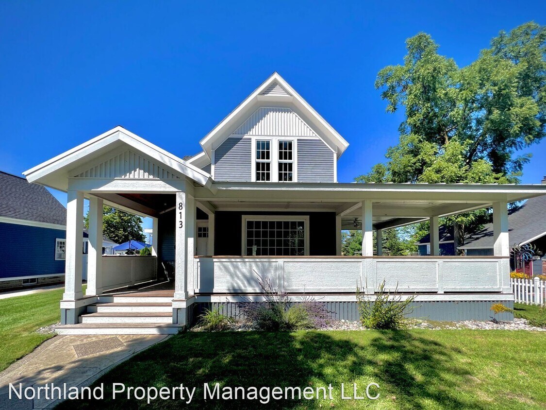 Foto principal - 5 br, 3 bath House - 813 E. State St