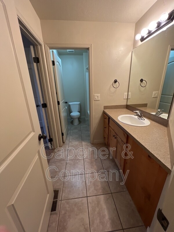 Building Photo - 722 W 350 N