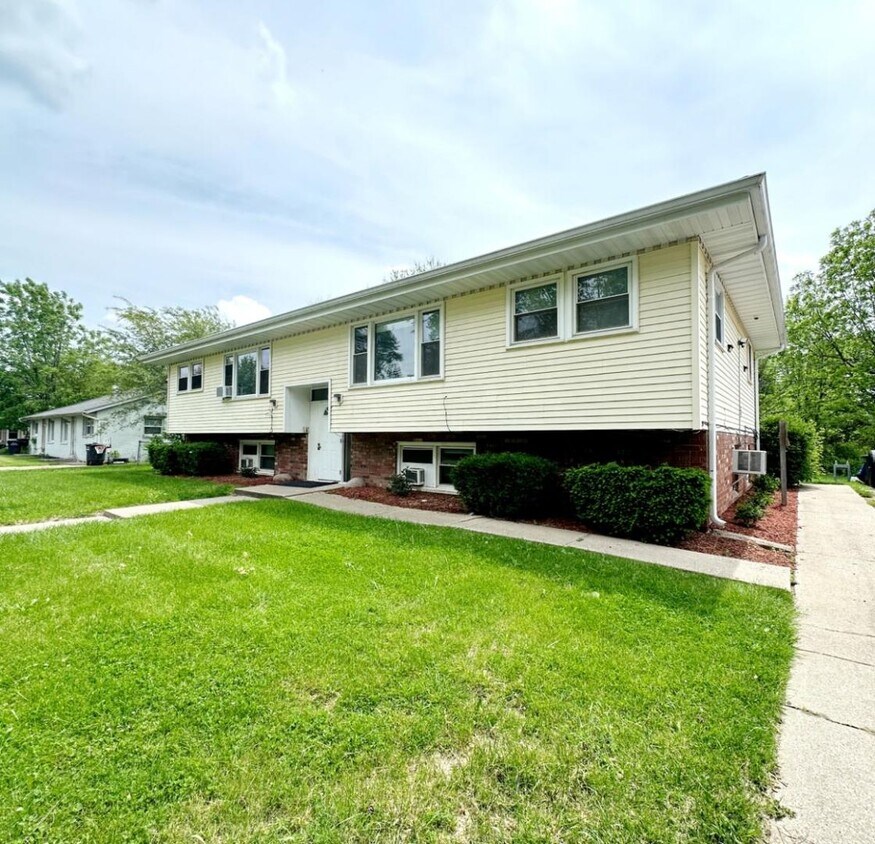 5533 Aspen Ave Unit Apt 2, Portage, IN 46368 Room for Rent in Portage