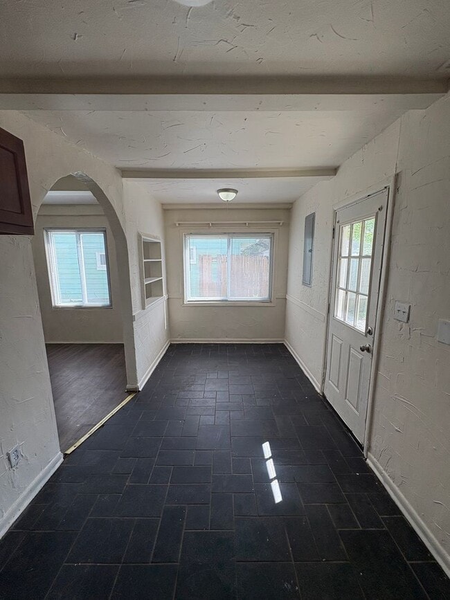 Building Photo - 3 Bedroom in North Linden w/Detached Garage