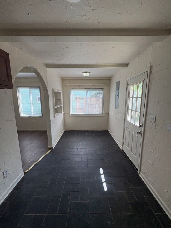 Foto del edificio - 3 Bedroom in North Linden w/Detached Garage