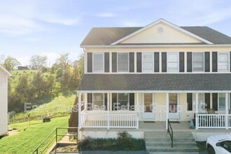 Building Photo - 257 School House Dr