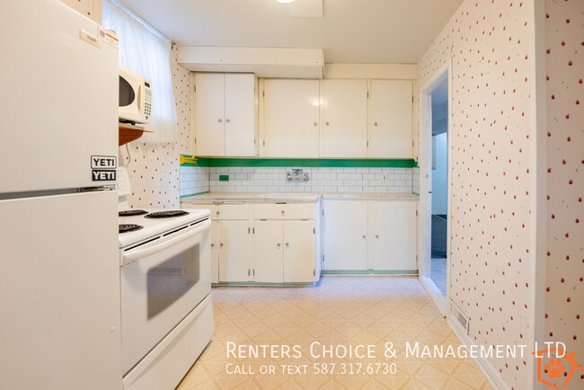 Building Photo - 1 Bedroom Pet Friendly, Utilities Included