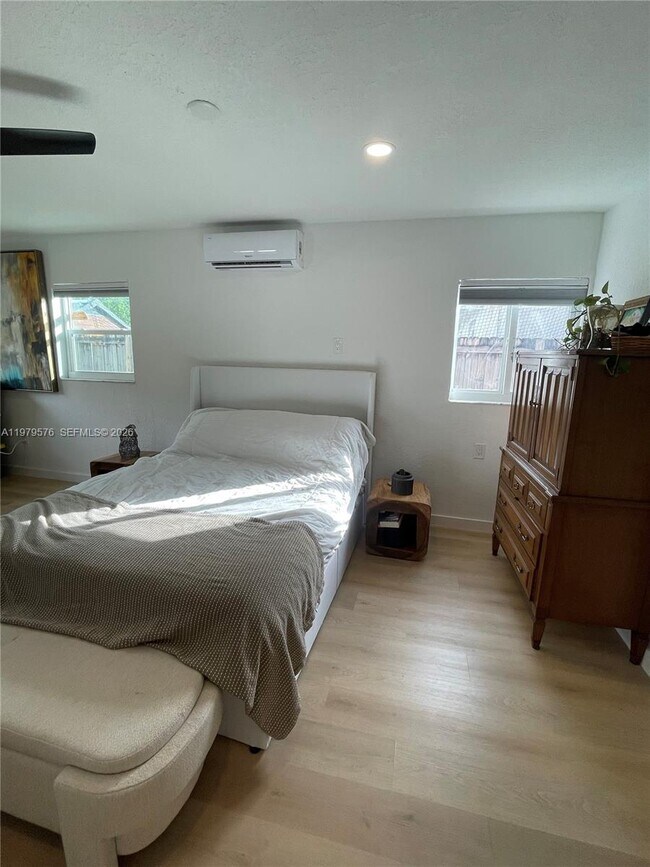 Foto del edificio - 2421 SW 26th Terrace