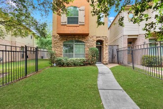 Building Photo - 9038 Lakes at 610 Dr