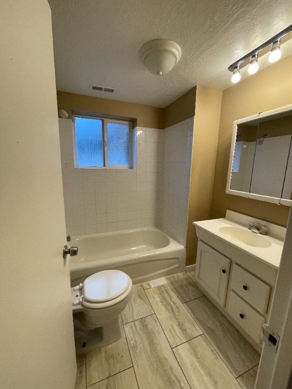 Building Photo - 211 Ridgecrest Dr
