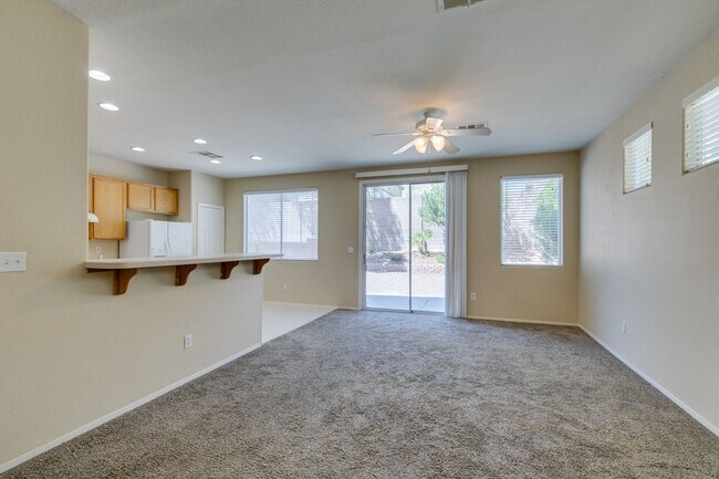 Foto del edificio - 8141 Marshall Canyon Dr