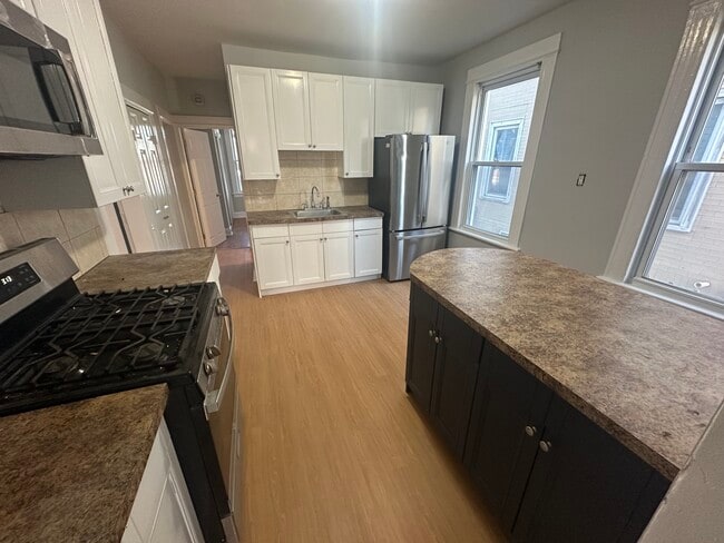 Foto del edificio - 218 Hough Ave