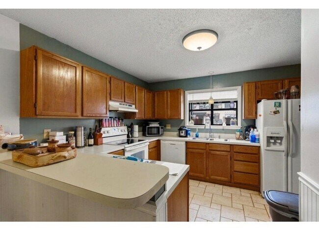 Building Photo - 775 Plantation Dr