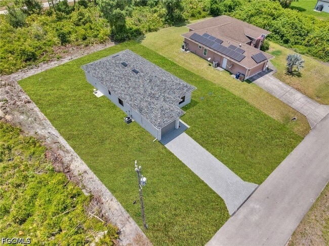 Building Photo - 752 Breamer Ave S