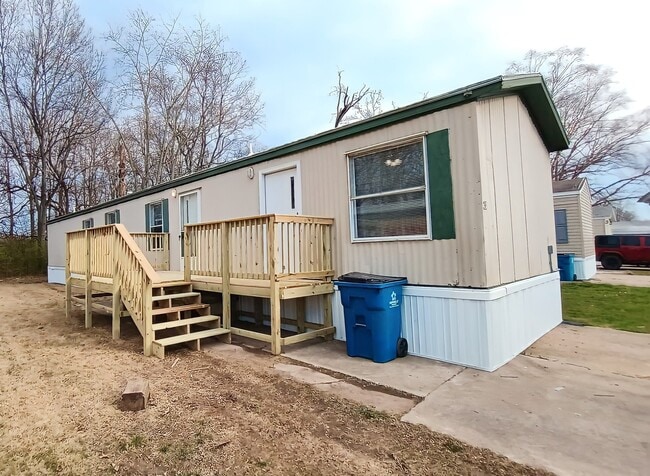 Building Photo - 31 Deerwood Park