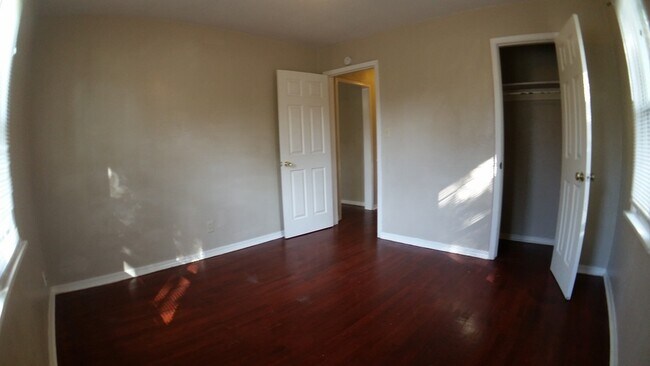 Building Photo - 2424 McCracken Dr