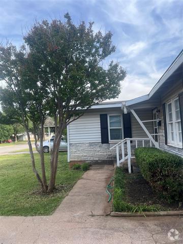 Building Photo - 1326 S Bowie Dr