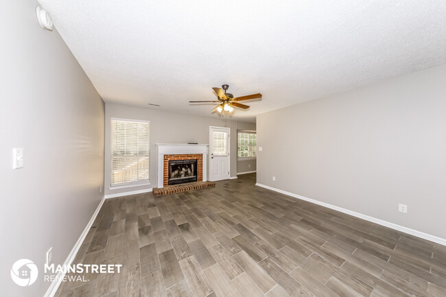 Building Photo - 1701 Driftwood Ln