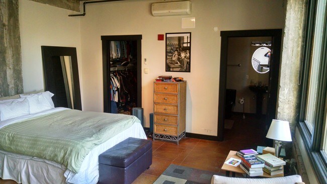 master bedroom, laundry/closet, bathroom - 2915 John R St