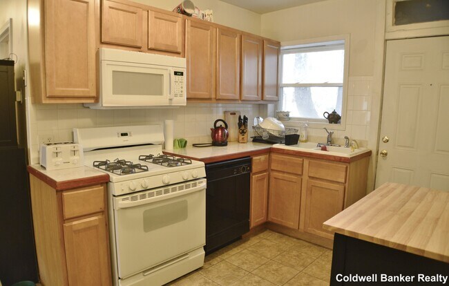 Building Photo - 3945 W Schubert Ave