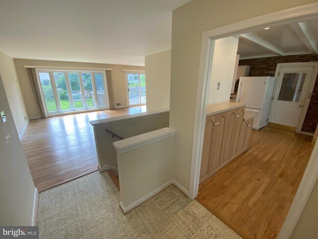 Building Photo - 2982 Glenora Ln