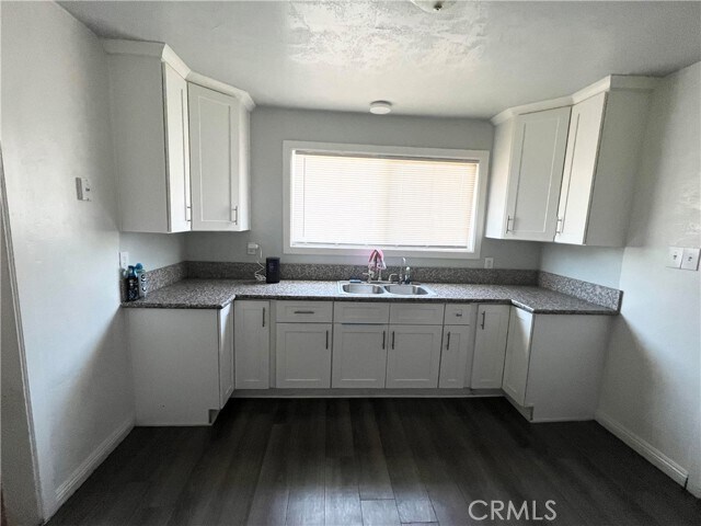 Foto del edificio - 4744 Howard Ave
