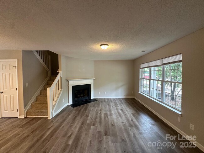 Building Photo - 626 Emerald Cove Dr