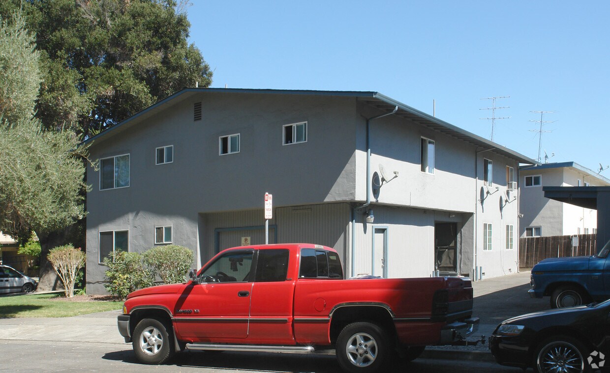 Building Photo - 2144 Rexford Way