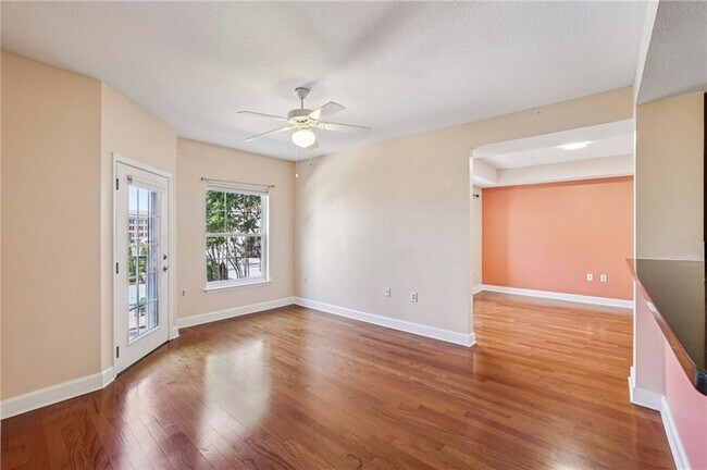 Foto del edificio - 230 E Ponce de Leon Ave
