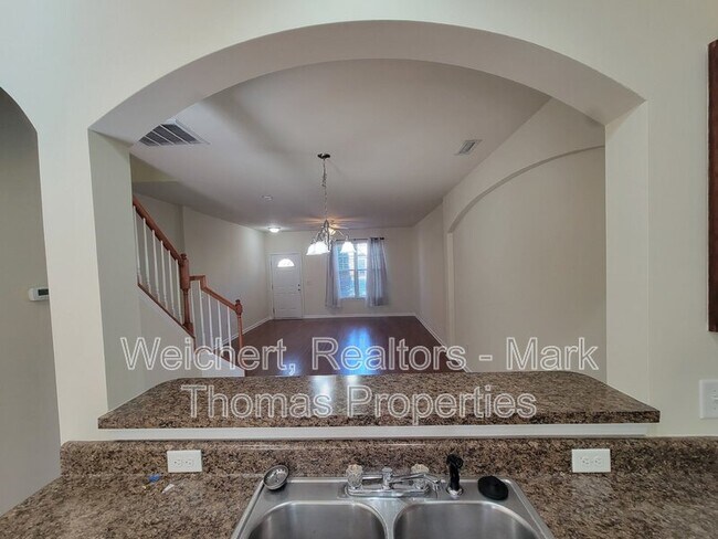 Foto del edificio - 100-251 Stratford Lakes Dr