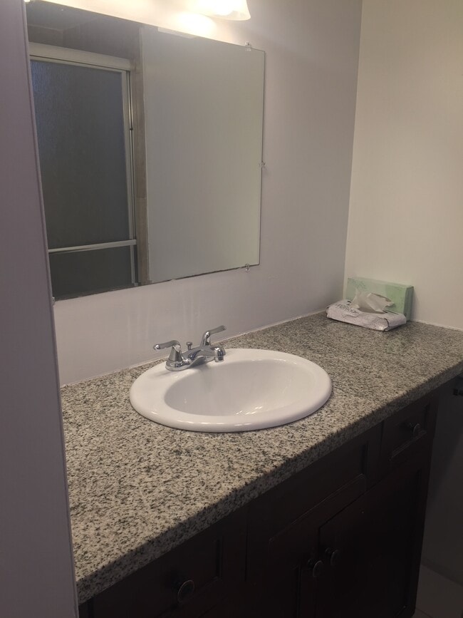 Building Photo - 2045 NE 24th Ave