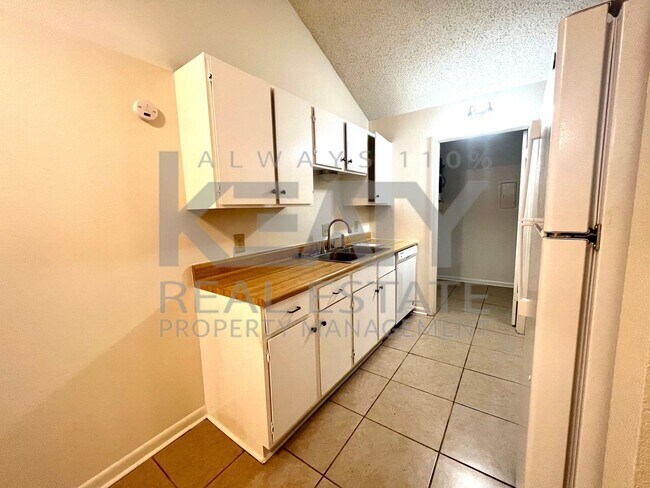 Foto del edificio - 803 Fox Run Ave